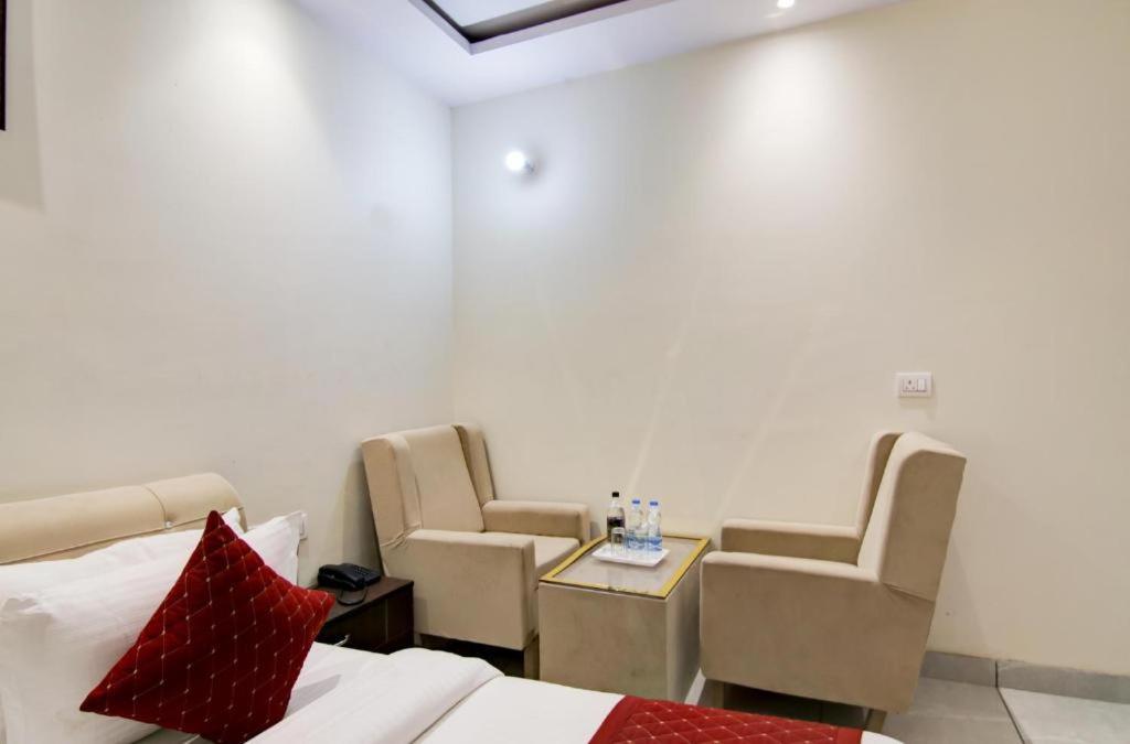 Hotel De Hocks Deluxe - Railway Station New Delhi