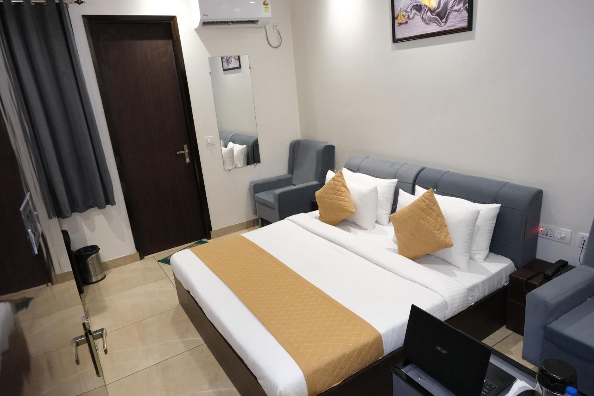 Hotel De Hocks Deluxe - Railway Station New Delhi