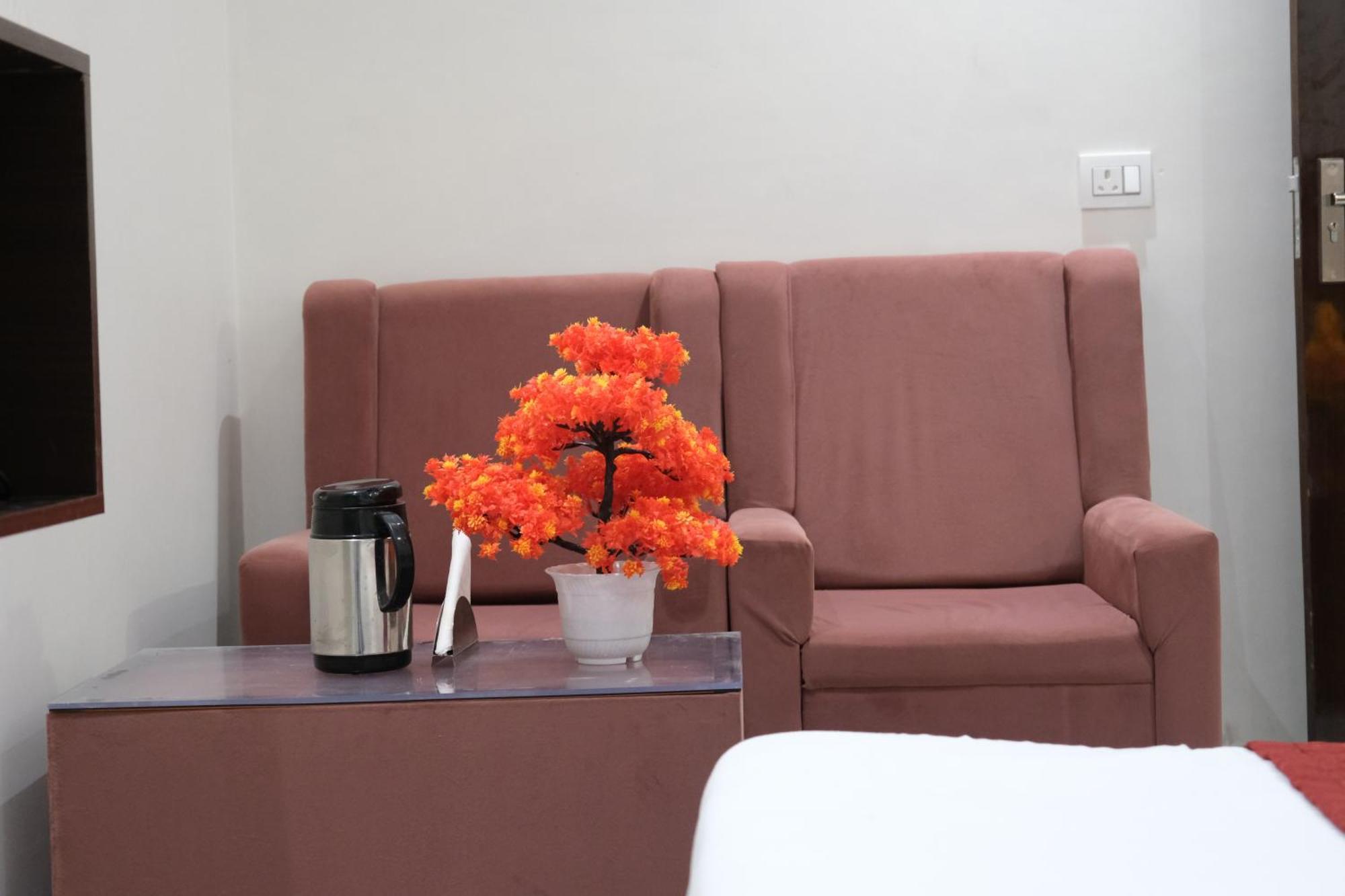 Hotel De Hocks Deluxe - Railway Station New Delhi