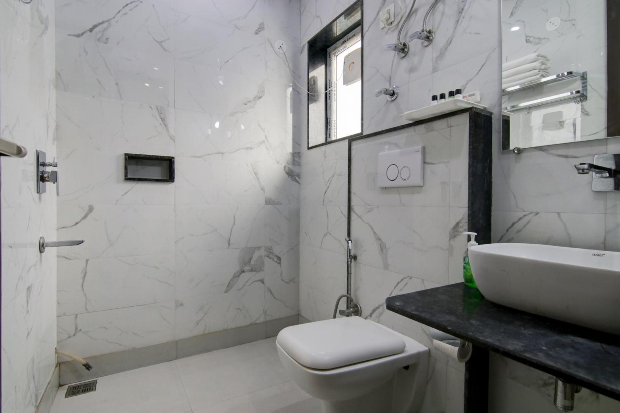 De Hocks Deluxe - Railway Station Hotel 4*