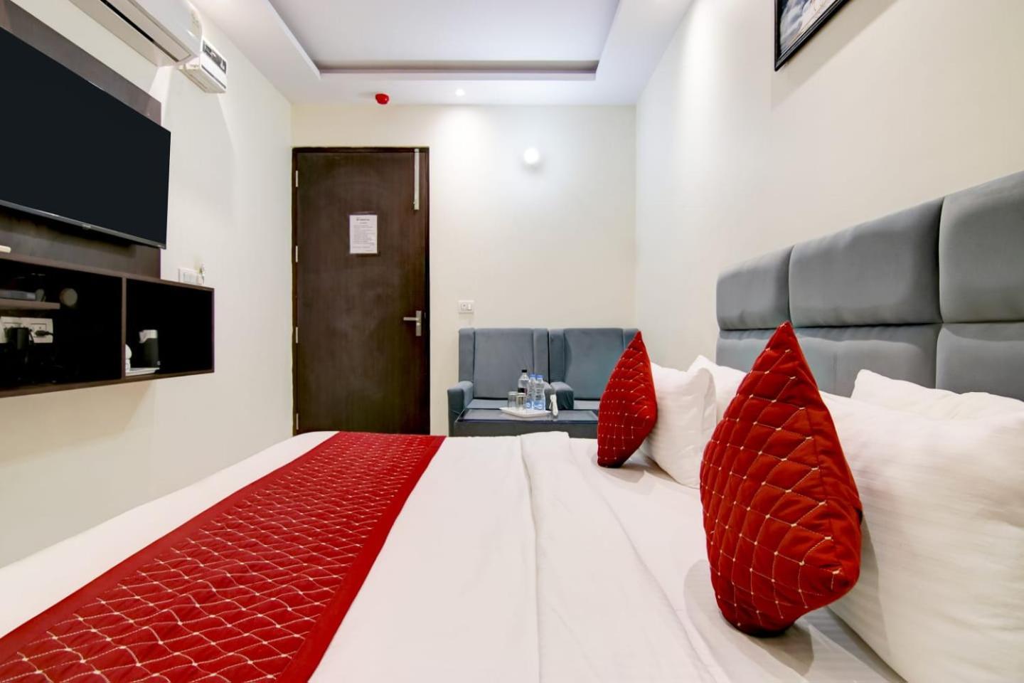 Hotel De Hocks Deluxe - Railway Station New Delhi