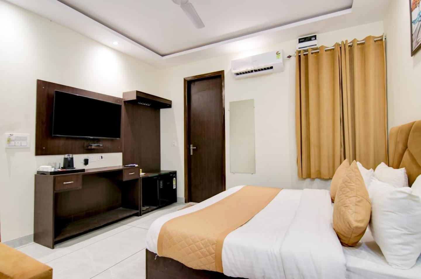 Hotel De Hocks Deluxe - Railway Station New Delhi