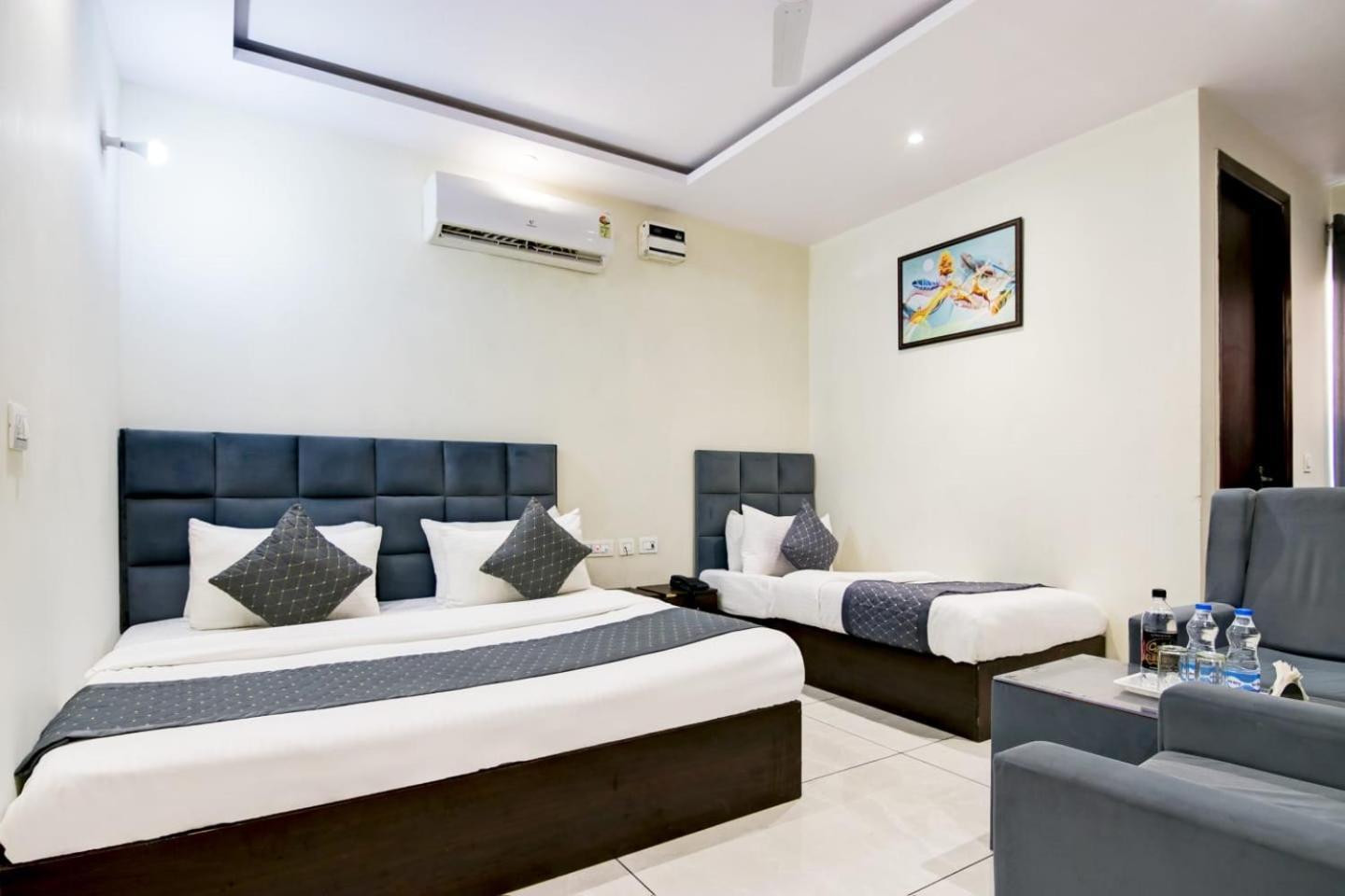 Hotel De Hocks Deluxe - Railway Station New Delhi