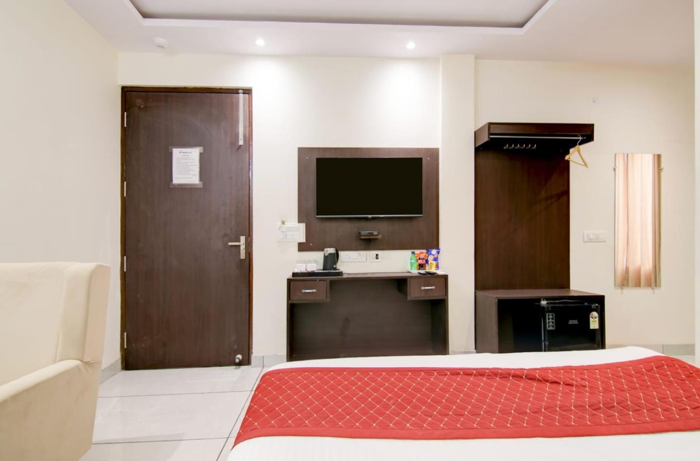 De Hocks Deluxe - Railway Station Hotel New Delhi