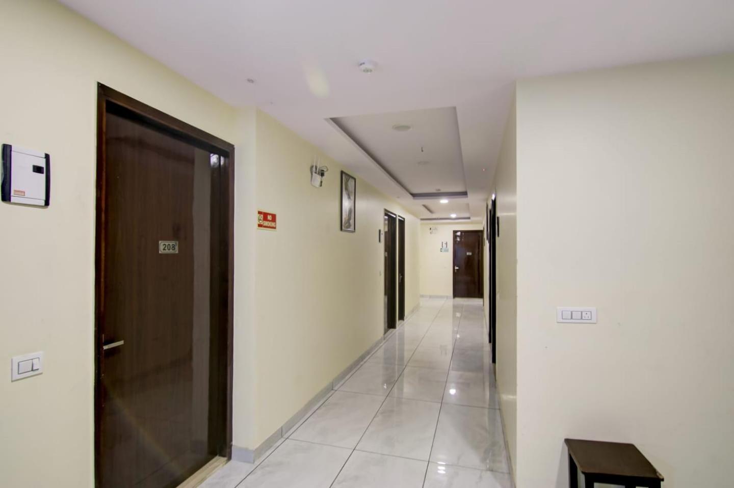 Hotel De Hocks Deluxe - Railway Station New Delhi
